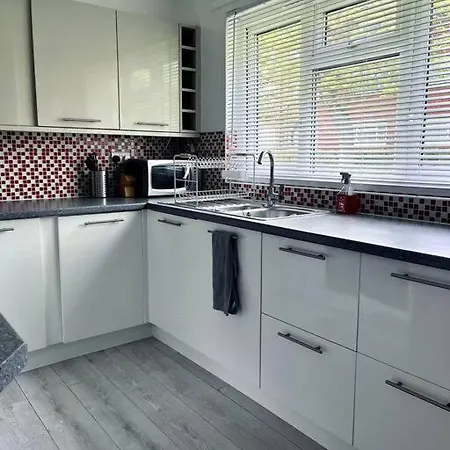 Lovely 1 Bed, Northolt Station Exterior photo