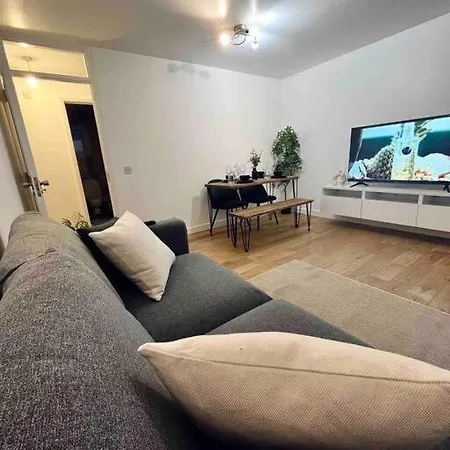 Lovely 1 Bed, Northolt Station Exterior photo