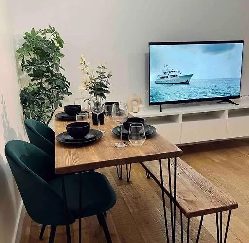 Lovely 1 Bed, Northolt Station