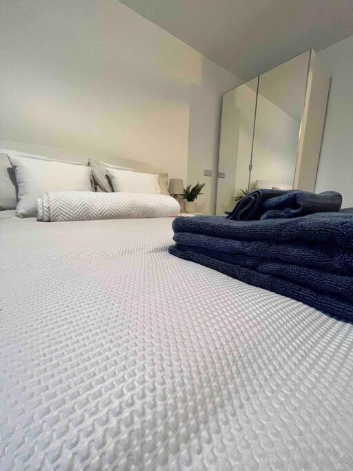 Lovely 1 Bed, Northolt Station