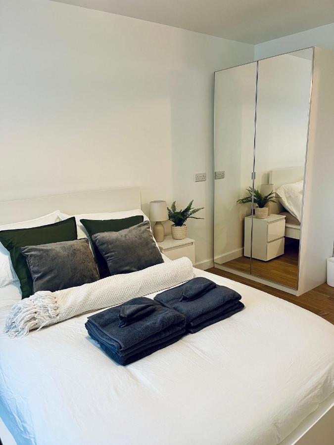 Lovely 1 Bed, Northolt Station
